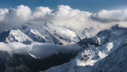 산봉우리 위로 하얀 눈과 함께 흐릿하게 드리운 구름