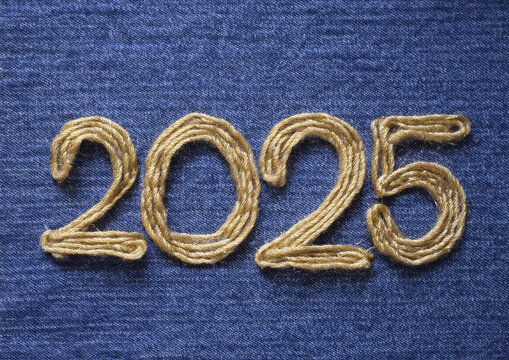 Hilo a numeros bordado a&ntilde;o nuevo 2025