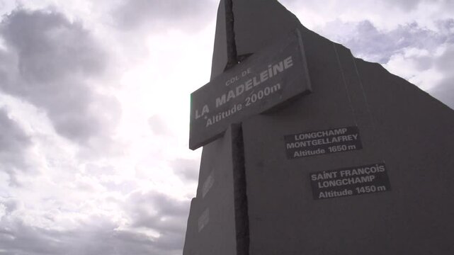 Monument col de la madeleine