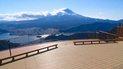 新道峠FUJIYAMAツインテラスと富士山