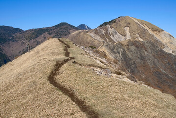 日光市足尾町、中倉山から沢入山へ続く山稜