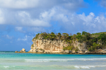 Fototapeta premium A rocky cliff overlooks the ocean