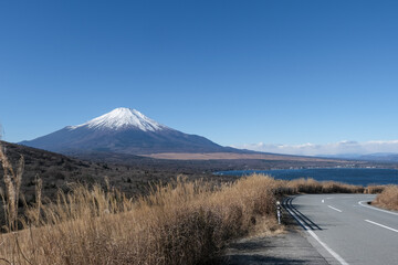 【山梨】パノラマ台から見る山中湖と富士山（冬）