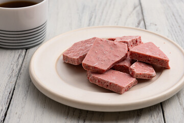 苺の割れた板チョコ