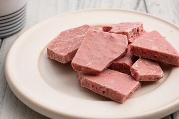 苺の割れた板チョコ