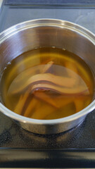 日本料理｜鰹節(厚削り)で出汁をとる　イメージ