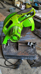 green grinding machine with sharp blade