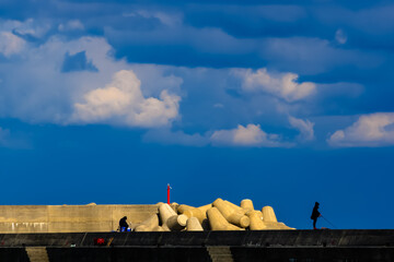 防波堤と青空と雲20241204