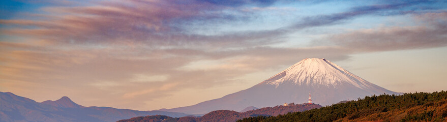 朝焼の富士山と湘南平のTV等