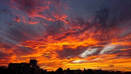 Obraz premium 【雲シリーズ】夕焼けで真っ赤に染まった雲