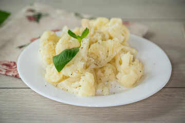 Diet cauliflower steamed with spices