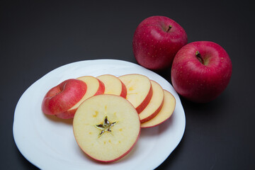 今が旬のりんごを気軽に食べよう　SNSで話題の芯が星形に見えるりんごのスたーカット