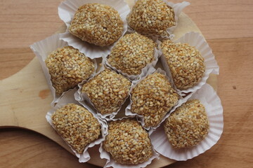 Onde-onde or sesame balls