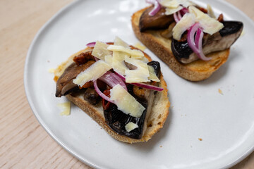Toasted bread with mushroom, onion, and cheese.