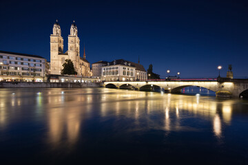 blaue Stunde in Zürich in der Schweiz