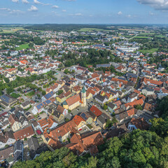 Fototapeta premium Ausblick auf Mainburg, das Herz der Hallertau im Sommer