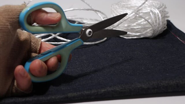 ハサミ、カッター、ロープ、道具で切る、荷造り、紐で縛る