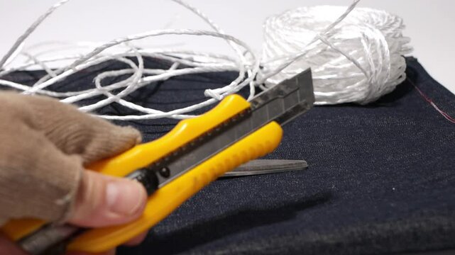 ハサミ、カッター、ロープ、道具で切る、荷造り、紐で縛る