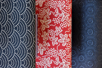 Fototapeta premium Elegant Japanese wallets crafted from deer leather, adorned with traditional Urushi Inden patterns, showcasing intricate lacquer designs and timeless craftsmanship.