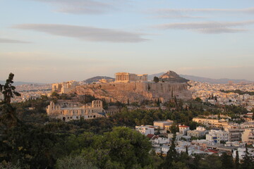 Obraz premium ancient greek temple at sunset in Athens, Greece