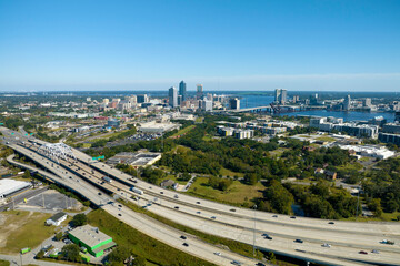 Obraz premium American freeway intersection with fast driving cars and trucks. View from above of USA transportation infrastructure