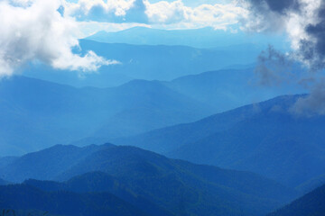 Obraz premium clouds over mountains
