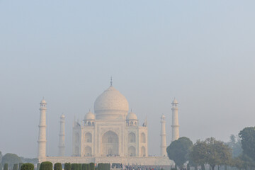 Obraz premium Taj Mahal in the mist