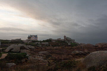 Lumi&egrave;res du soir sur la c&ocirc;te de granit rose - Ploumanac'h Bretagne