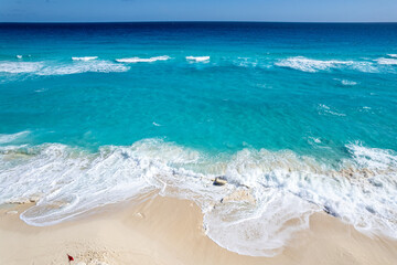 Obraz premium Aerial Drone View of Cancun's Lookout in the Hotel Zone on a Sunny Day