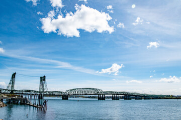 Fototapeta premium Oregon-Washington Bridge on a Sunny Day inVancouver Washington