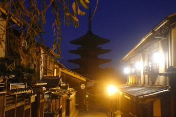 Obraz premium 八坂の塔・五重塔（京都・東山区）