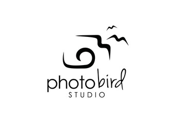 Fototapeta premium camera with bird logo. animal photography concept design template