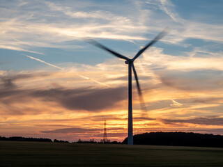 Obraz premium Spinning wind turbines at sunrise