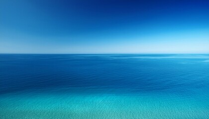Obraz premium ターコイズブルーから深海のような青緑、ネイビーブルーへの流れるようなグラデーションが、海の広がりと奥深さを表現