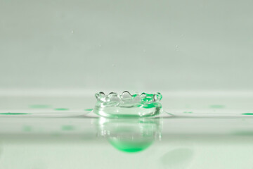 farbe tropfen wasser grün
