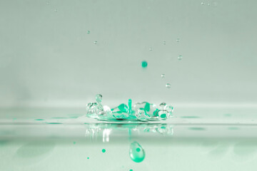 farbe tropfen wasser grün