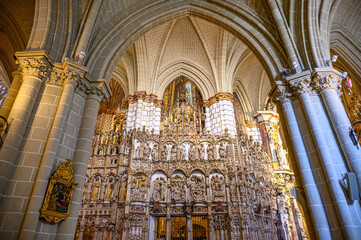 Obraz premium Toledo, Spain, Architectural arches and columns within the Catholic Cathedral building