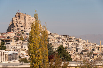 Vista panorámica de las montañas de la Capadocia, con los típicos conos de rocas lávicas....