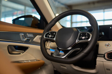Fototapeta premium Detailed shot of a sleek black and silver alloy wheel on a motor vehicle