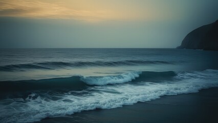 Obraz premium A serene view of the calm ocean at dusk, featuring gentle waves under a pastel sky. The peaceful atmosphere invites relaxation and contemplation