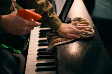 Obraz premium Young Woman Cleaning Piano Precious