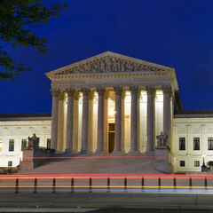 Obraz premium US Supreme Court Building at night - Washington DC United States