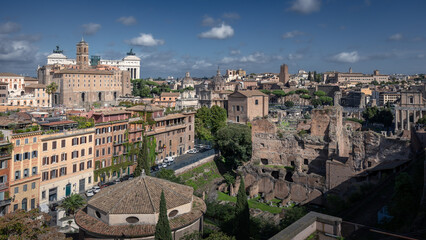 Naklejka premium Panoramic cityscape Capitoline Hill, Tabularium and ruins of Foro Romano on sunny day, Rome, Italy
