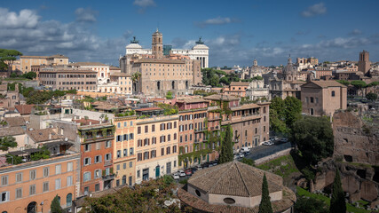 Naklejka premium Panoramic cityscape Capitoline Hill, Tabularium and ruins of Foro Romano on sunny day, Rome, Italy