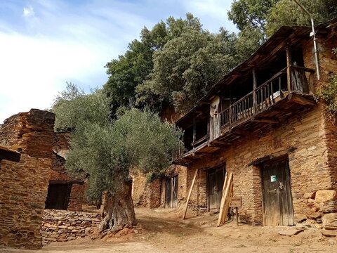 Casas de la aldea de Montefurado en Quiroga, Galicia