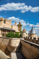 Obraz premium Detailed plan of the impressive architecture of the Castle of Olite in Navarre on a sunny day.
