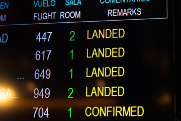 Obraz premium Airport sign with flight arrivals 