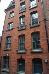 Obraz premium Bricked-Up Windows: A Symbol of Tax Avoidance in British Architecture