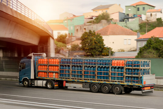 Gas Cylinders Cargo Logistics with Efficient Truck Shipping Solutions