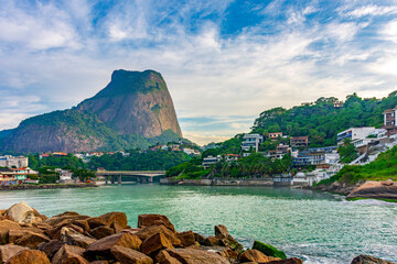 Canal that connects the Barra da Tijuca lagoon to the sea in the city of Rio de Janeiro © Fred Pinheiro
